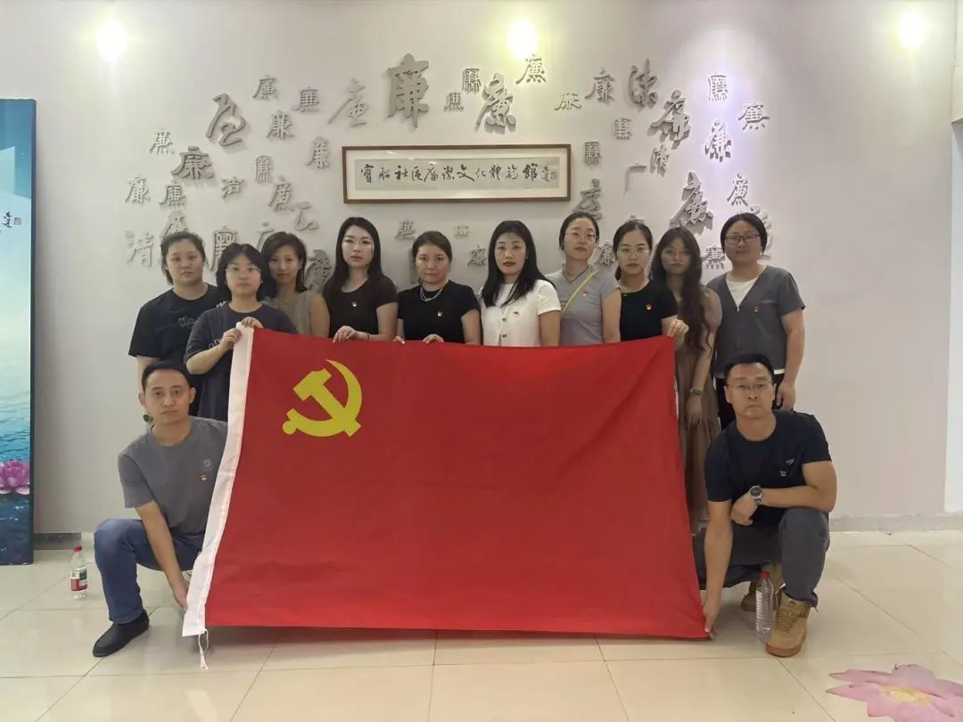 党建引领凝心聚力，红色教育浸润初心——乐动党支部开展建军节主题党日活动